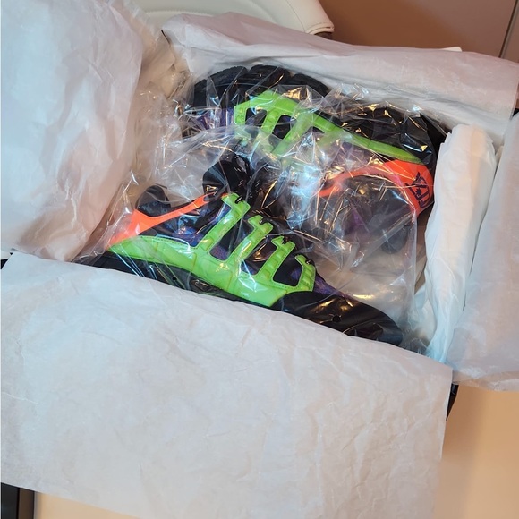 Versace - Trigreca Monogram Sneaker 42 (9) Green Multi - Picture 10 of 13